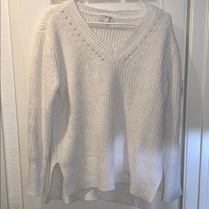 White knitted top!